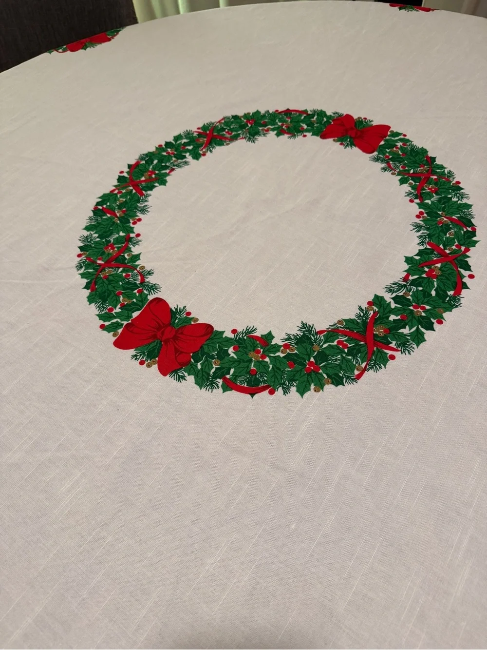 Vintage Sunweave Christmas Holly Wreath Round Tablecloth 90” Made in Brazil red